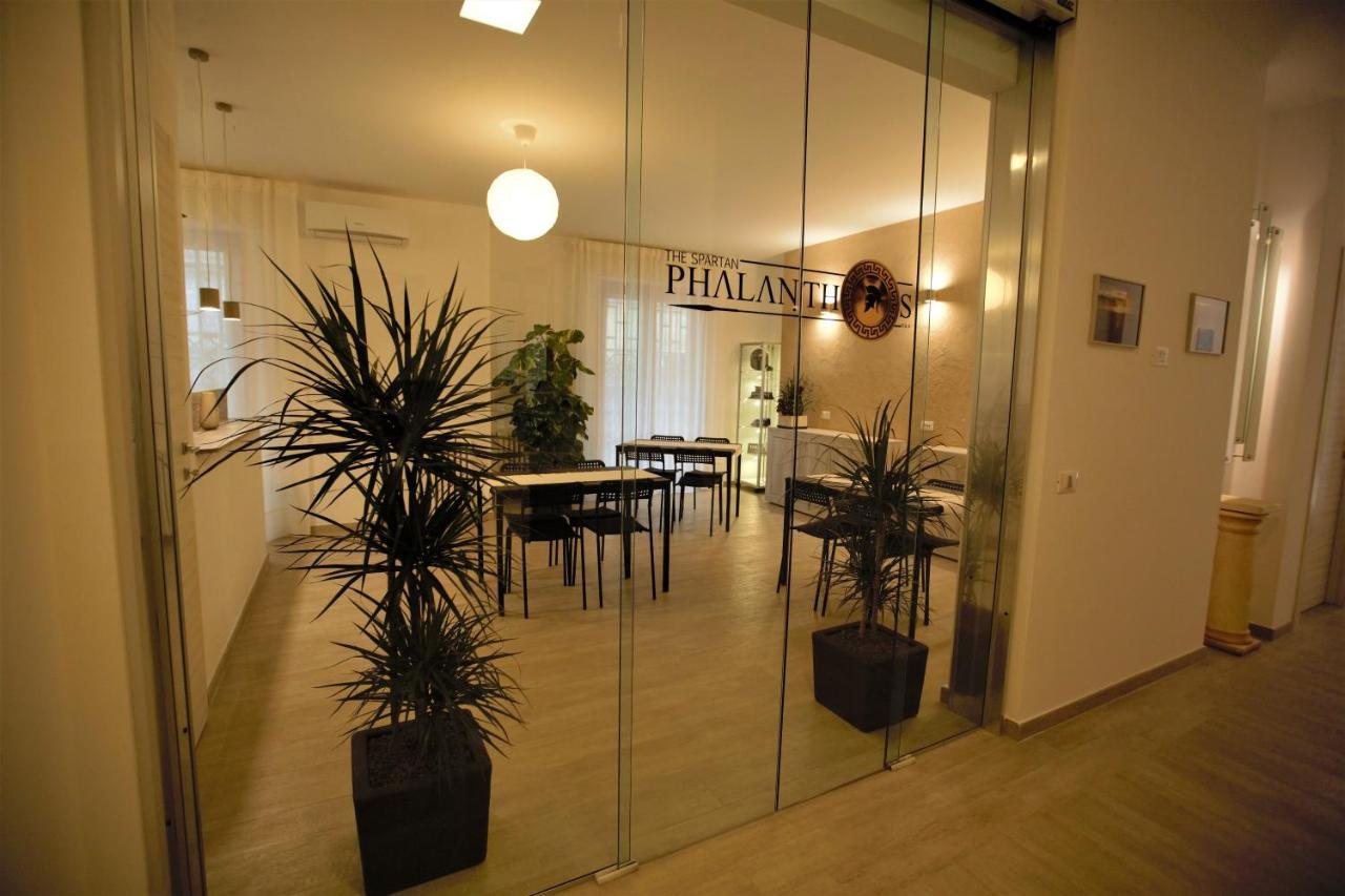 Phalanthos Taranto Bed and Breakfast Buitenkant foto