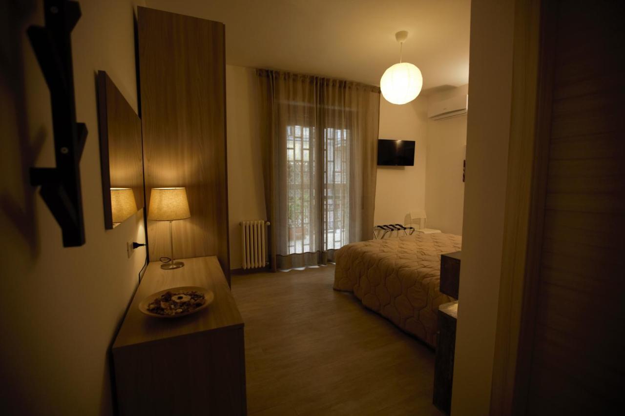 Phalanthos Taranto Bed and Breakfast Buitenkant foto